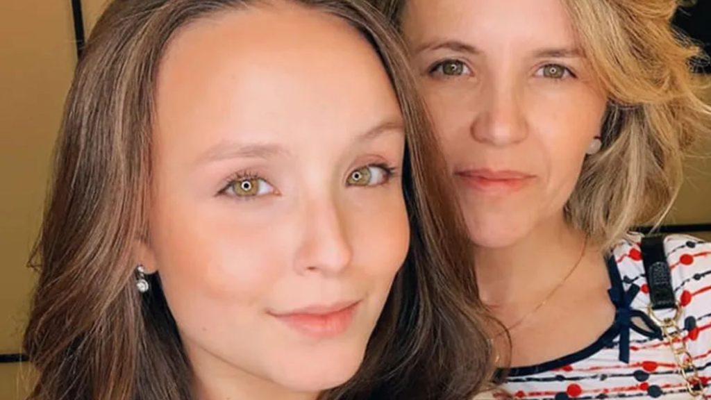 Larissa Manoela e a mãe, SIlvana. Reprodução/Instagram