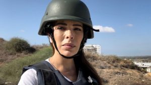 Jornalista Erika Abreu vivencia dramas da guerra. Foto: Reprodução
