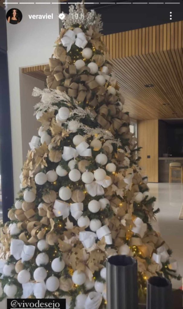 Esposa de Rodrigo Faro impressiona ao mostrar árvore de Natal de três metros em sua mansão