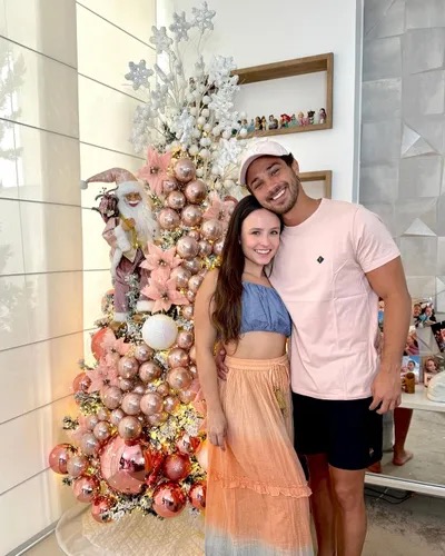 Árvore de Natal de Larissa Manoela e André Luiz Frambach