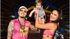 Jottapê e Estefany Boro com a filha, Atena, na Farofa da Gkay