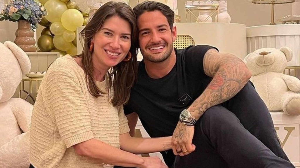 Rebeca Abravanel e quanto a sua barriga de grávida já cresceu em fotos com o marido - Reprodução/Instagram