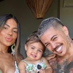 Tays Reis e Biel com a filha, Pietra