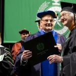 Minnie Payne, 90 anos, formou-se na University of North Texas - Reprodução/CNN