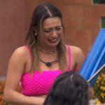 Beatriz chora ao receber barraca de camelô da família no 'BBB 24'