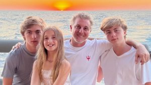 Luciano Huck com os filhos Eva, Benício e Joaquim -Reprodução/Instagram