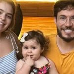 Viih Tube e Eliezer com a filha, Lua