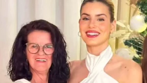 Camila Queiroz e a mãe Eliane Tavares - Reprodução/Instagram