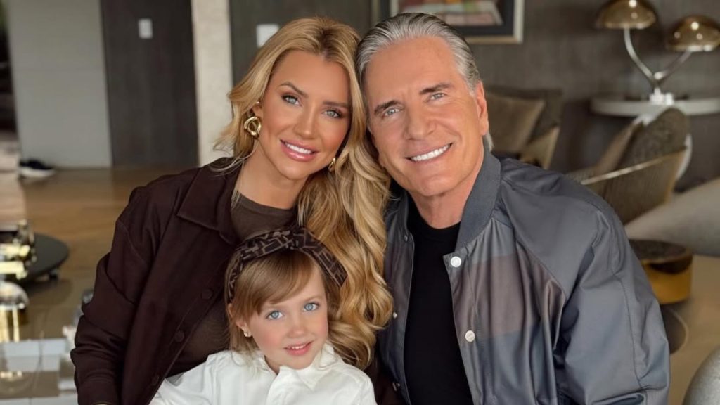 Ana Paula Siebert e Roberto Justus com a filha, Vicky - Reprodução/Instagram
