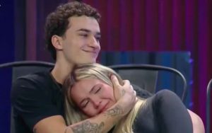 Bia no 'Power Couple' - Reprodução/Record