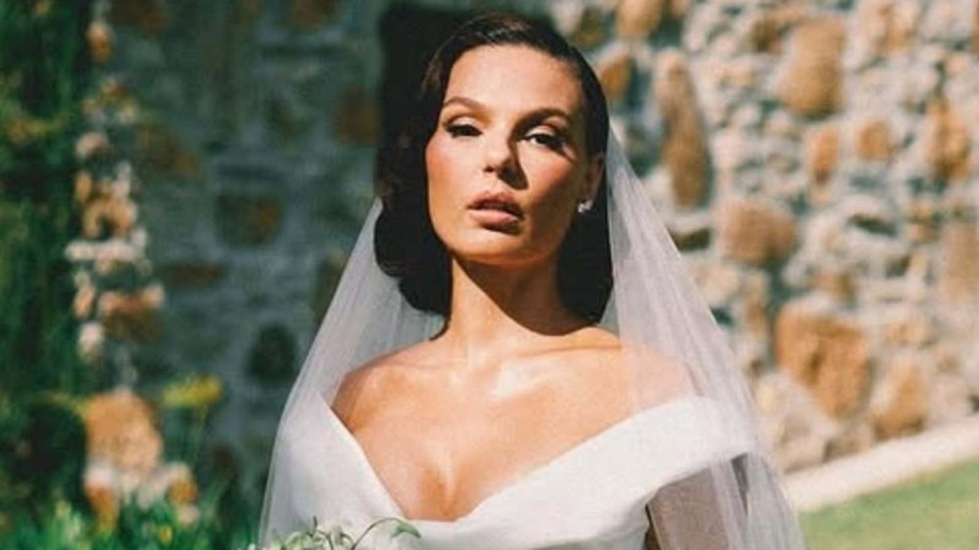 Vestido de noiva de Isis Valverde - Reprodução/Instagram